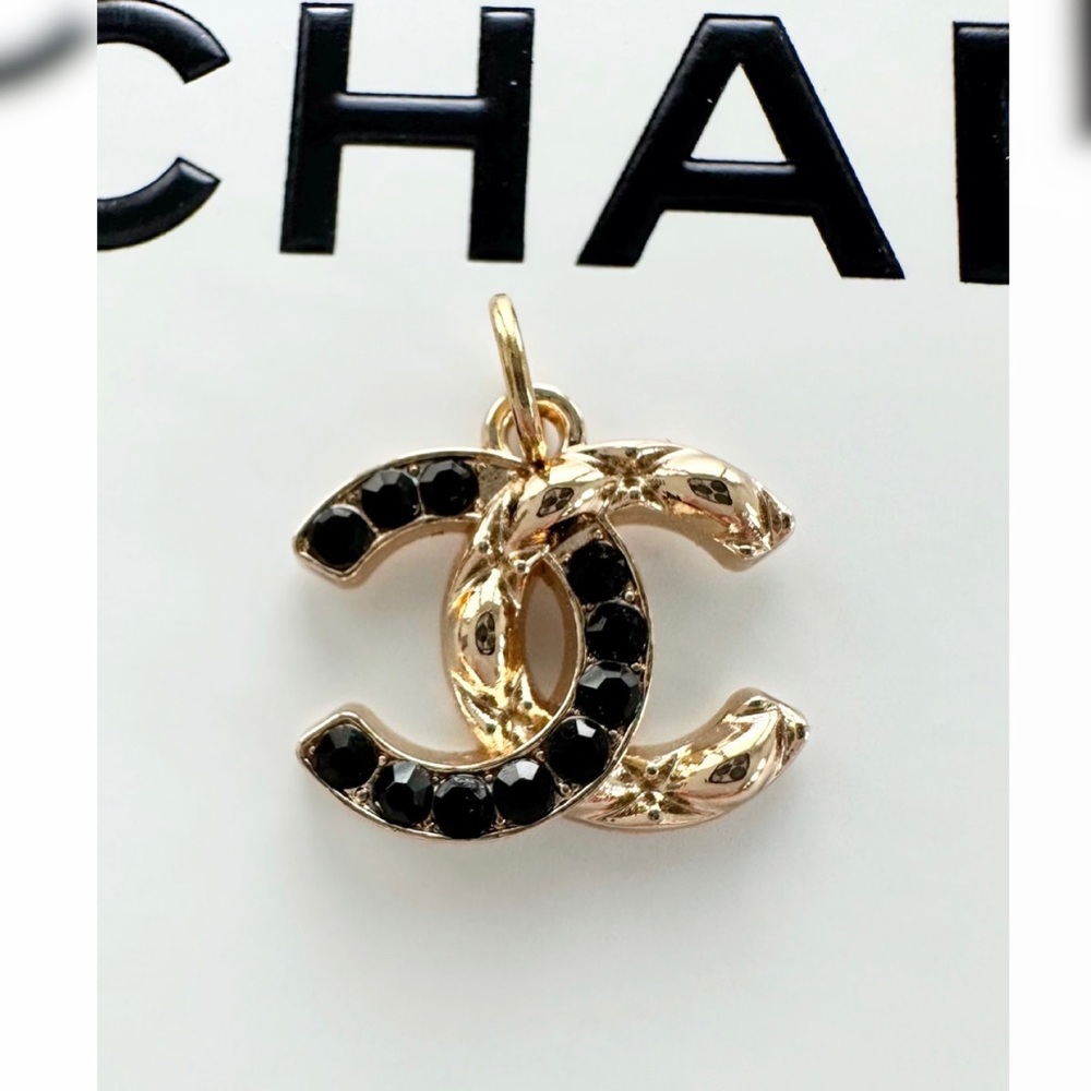 CHANEL QUILTED TEXTURE RHINESTONE ZIPPER PULL PENDANT